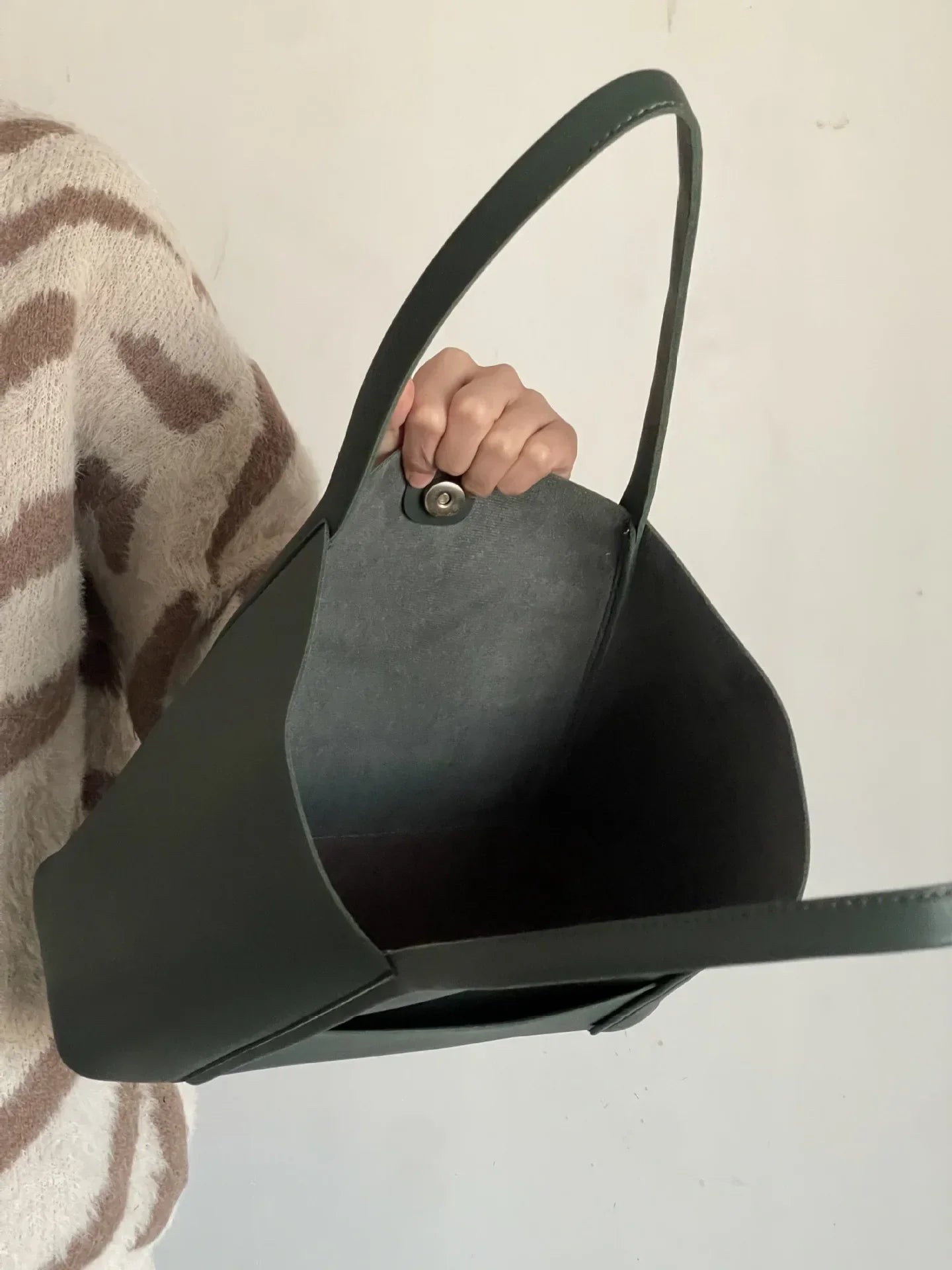 Women's Leather Tote Bag - Sleek Design & Spacious
